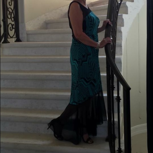 👑#19 & 20 Black & Emerald Long Dress/Small (CLEARANCE) - Picture 8 of 10